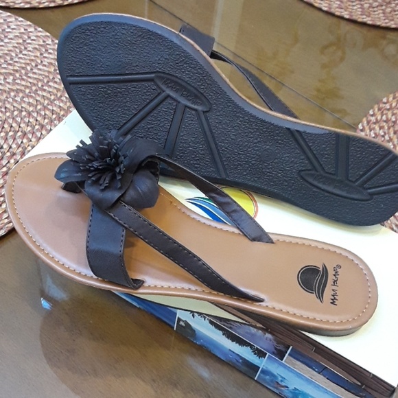Sandals - Picture 2 of 2